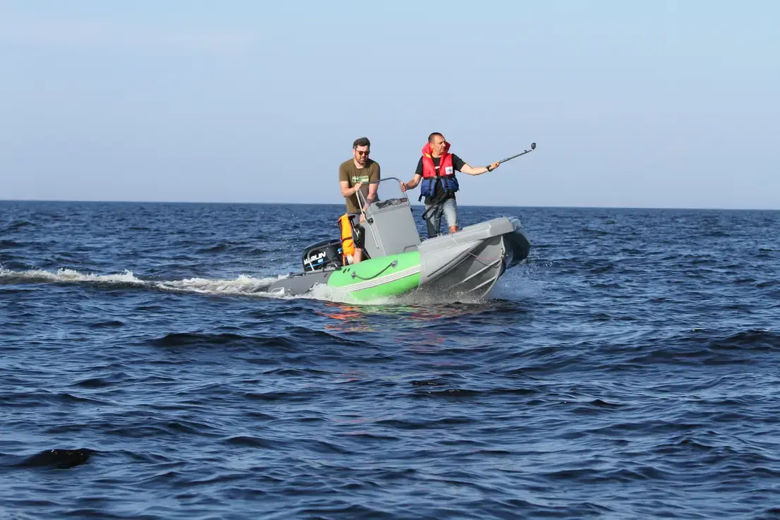 Торнадо 460 на открытой воде